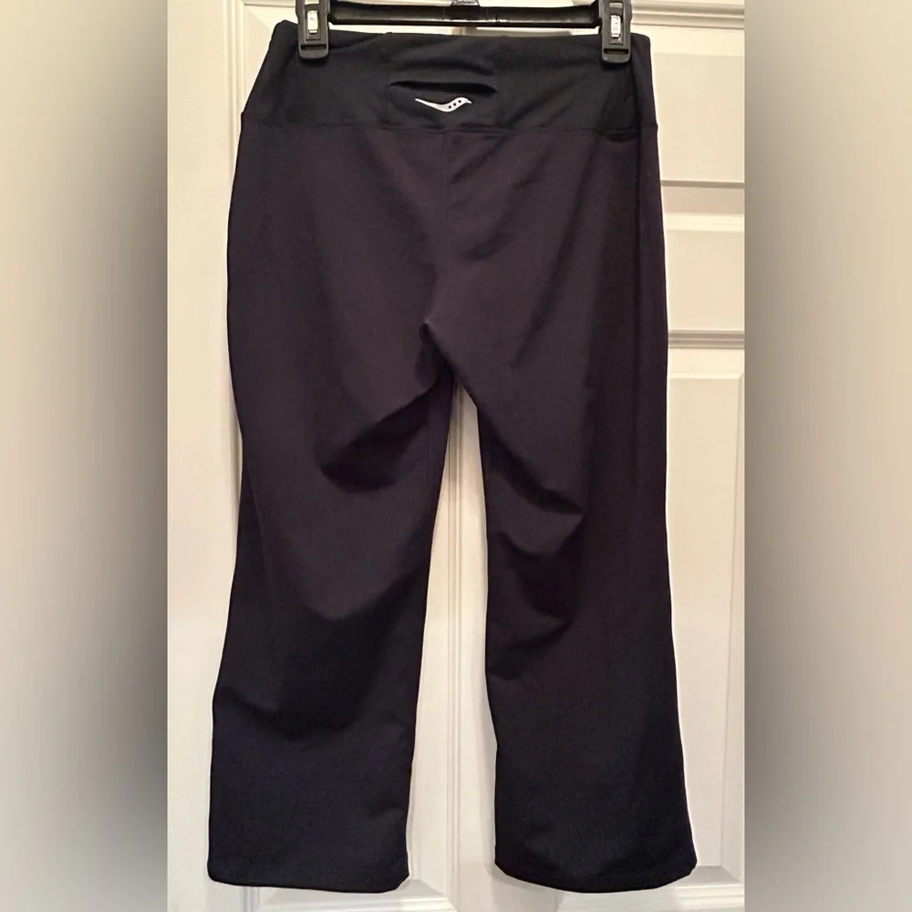 Saucony Women’s Capri Workout Pants Size Medium - Picture 2 of 7